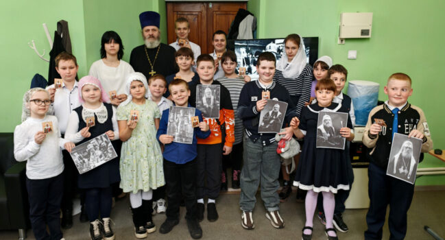 В воскресной школе Свято-Троицкого собора поселка Ровеньки прошел урок памяти святителя Тихона Патриарха Московского и всея Руси
