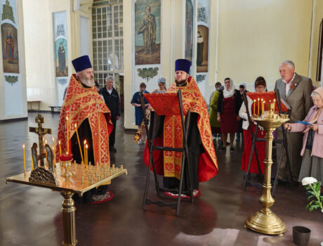 В День Победы в Свято-Троицком соборе поселка Ровеньки прошли особые богослужения