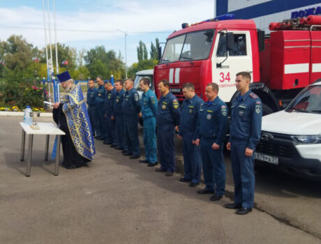 В день празднования иконы Пресвятой Богородицы «Неопалимая Купина» в Пожарно-спасательной части № 34 поселка Ровеньки было совершено молебное пение